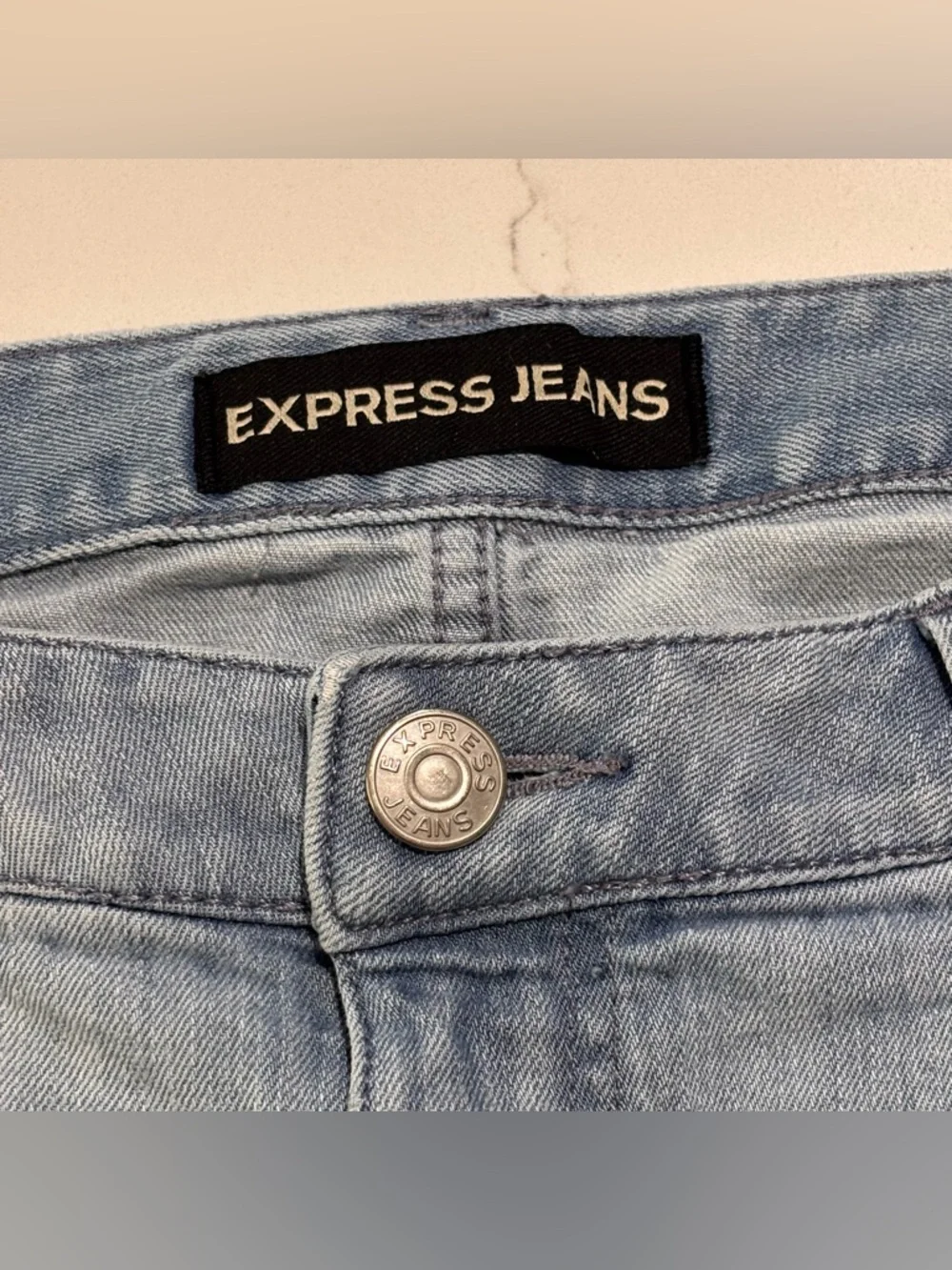Express Light Wash Blue Distressed Denim Cutoff Jeans Shorts Women’s 12 5-Pocket